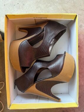 Women's Brown Platform Heel Peep-Toe Sandals